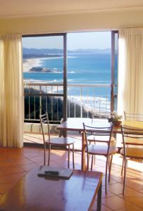 Beachfront Towers - Geraldton Accommodation 2