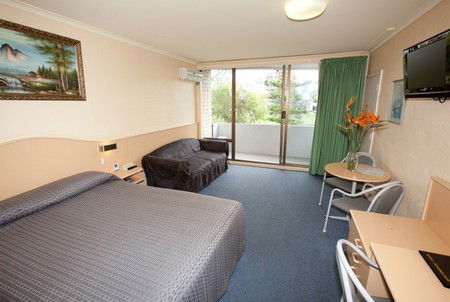 Palm Court Motor Inn - Geraldton Accommodation 1