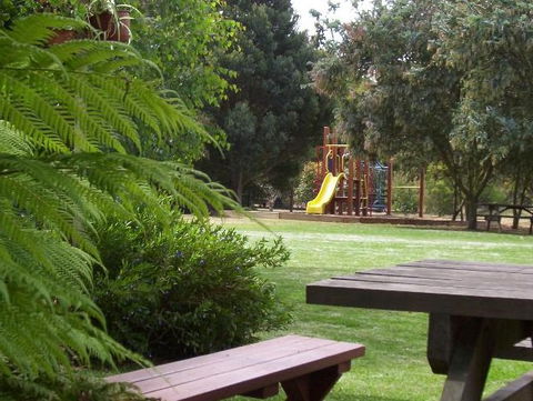 Surfcoast Retreat - Geraldton Accommodation 2