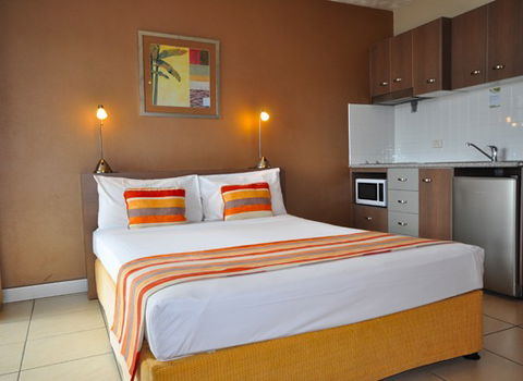 Waters Edge The Strand - Townsville - Geraldton Accommodation 1