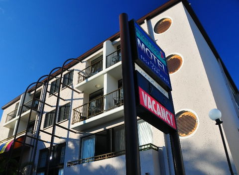 Waters Edge The Strand - Townsville - Geraldton Accommodation 4
