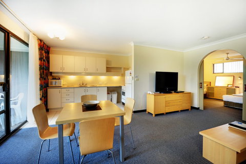 Absolute Beachfront Smugglers On The Beach - Geraldton Accommodation 1