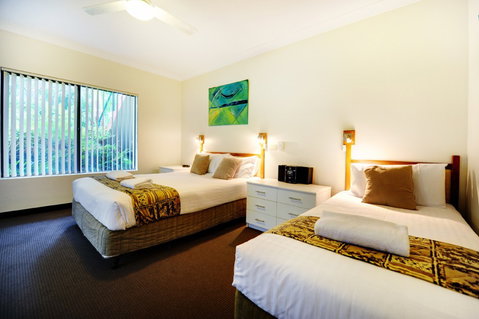 Absolute Beachfront Smugglers On The Beach - Geraldton Accommodation 3