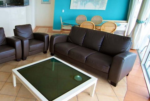Surfers Mayfair - Geraldton Accommodation 1