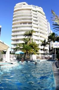 Surfers Mayfair - Geraldton Accommodation 3