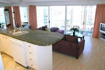 Surfers Mayfair - Geraldton Accommodation 5