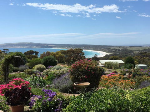 Emu Bay Holiday Homes - Geraldton Accommodation 0