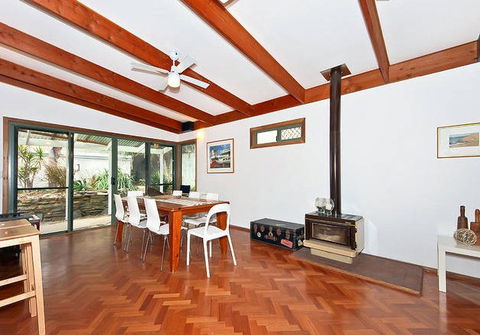 Sea Sand And Scrub Holiday House - Geraldton Accommodation 5