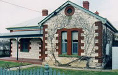 Naracoorte Cottages - Smith Street Villa - Geraldton Accommodation 4