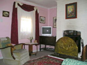 Hollyhock Cottage - Geraldton Accommodation 0