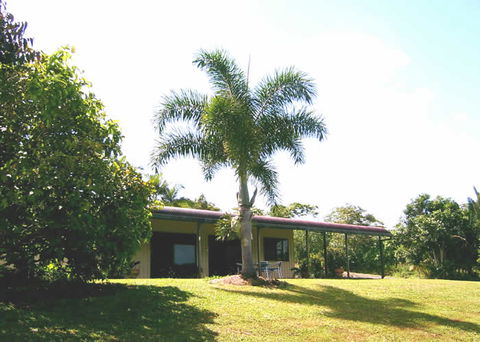 Daintree Mountain View Retreat And Vanilla Beans - Geraldton Accommodation 0