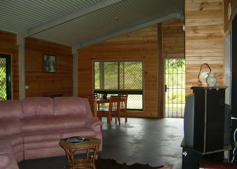 Daintree Mountain View Retreat And Vanilla Beans - Geraldton Accommodation 1