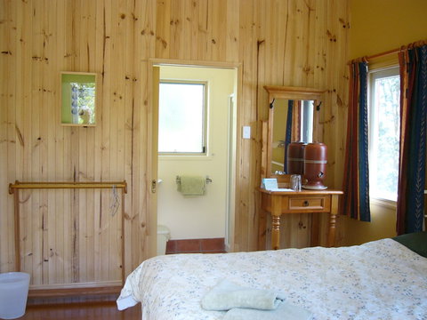 Glasshouse Mountains Ecolodge - Geraldton Accommodation 1