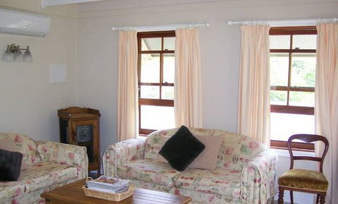 Hillcrest Cottage - Geraldton Accommodation 2