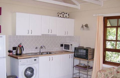 Hillcrest Cottage - Geraldton Accommodation 4
