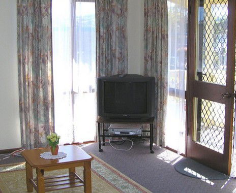 Caribou Close - Unit 1 - Geraldton Accommodation 1