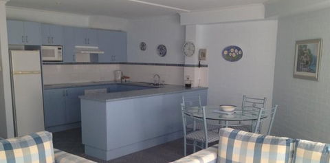 Breakers Apartments Mollymook - Geraldton Accommodation 2