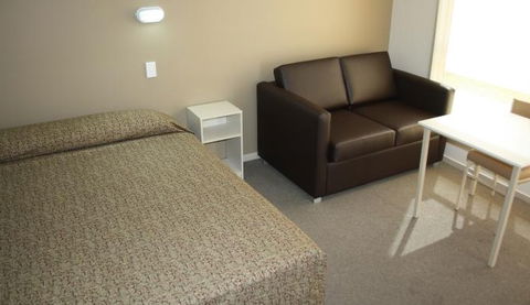 Bowlo Holiday Cabins - Geraldton Accommodation 3