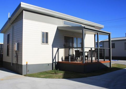 Bowlo Holiday Cabins - Geraldton Accommodation 4