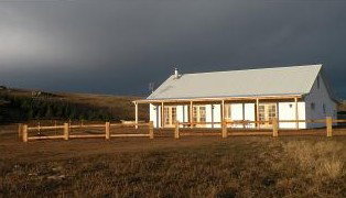 Lachney Cottage - Geraldton Accommodation 2