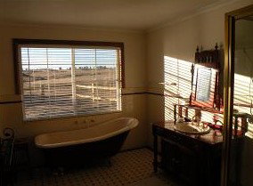 Lachney Cottage - Geraldton Accommodation 3