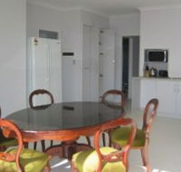 Olas Holiday House - Geraldton Accommodation