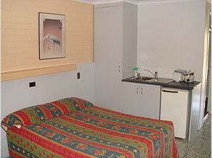 Emu Park Motel - Geraldton Accommodation 3