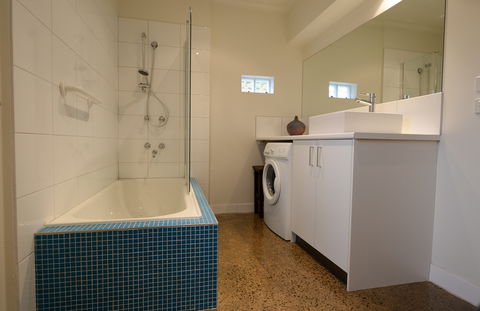 Surfers Palace Torquay - Geraldton Accommodation 4