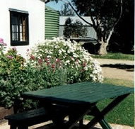 Dunalan Host Farm Cottage - Geraldton Accommodation