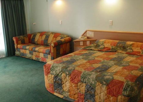 Runaway Bay Motor Inn - Geraldton Accommodation 0