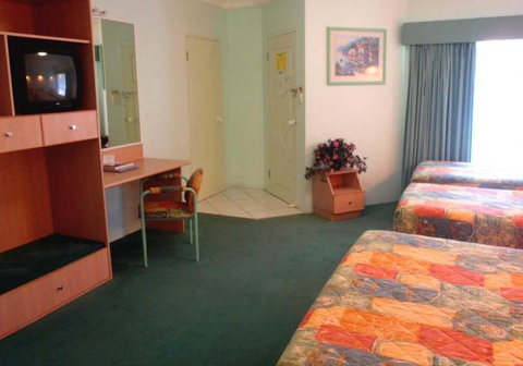 Runaway Bay Motor Inn - Geraldton Accommodation 1