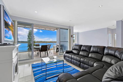 Lakeside Waterfront Apartment 18 - Geraldton Accommodation 2