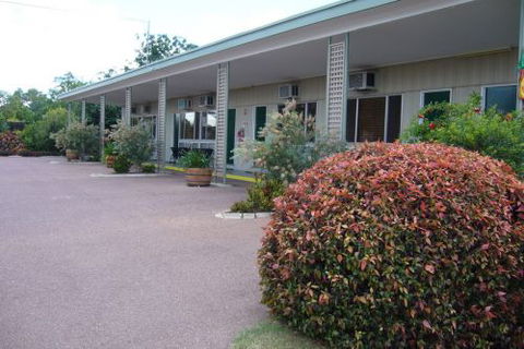Barcaldine Motel & Villas - Geraldton Accommodation 3