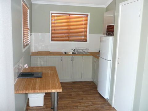 Barcaldine Motel & Villas - Geraldton Accommodation 5