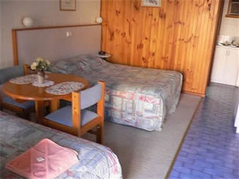 Warragul Motel - Geraldton Accommodation 0
