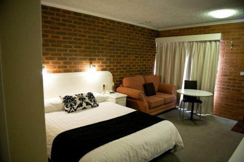 Cousins Motor Inn - Geraldton Accommodation 0