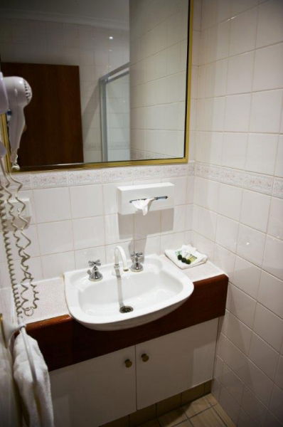Cousins Motor Inn - Geraldton Accommodation 13