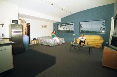 Beach House Mollymook - Geraldton Accommodation 3