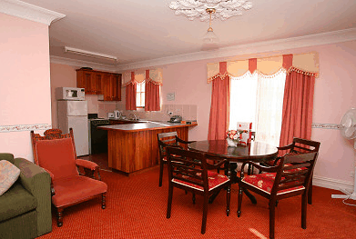 Hatchers Manor - Geraldton Accommodation 2