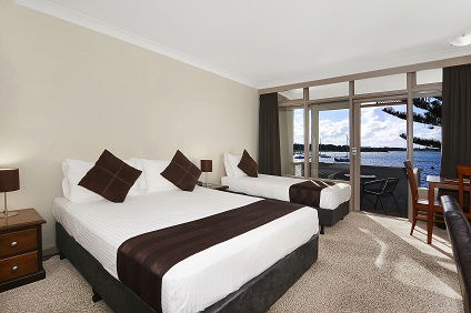 Waters Edge Country Comfort - Geraldton Accommodation 0