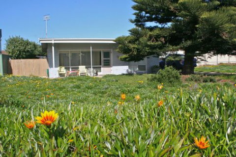 Beach Lovers Middleton - Geraldton Accommodation 0