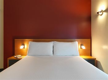 Ibis Melbourne Little Bourke Street - Geraldton Accommodation 1