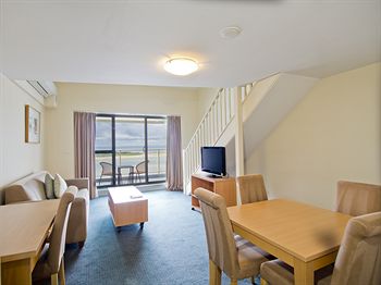 Oaks Waterfront Resort - The Entrance - Geraldton Accommodation 7