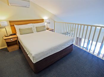 Oaks Waterfront Resort - The Entrance - Geraldton Accommodation 8