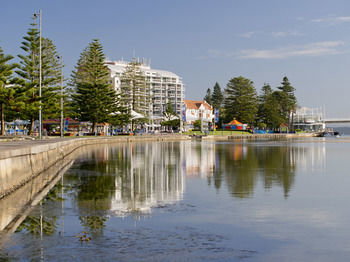 Oaks Waterfront Resort - The Entrance - Geraldton Accommodation 11