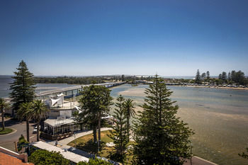 Oaks Waterfront Resort - The Entrance - Geraldton Accommodation 40