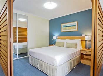 Oaks Waterfront Resort - The Entrance - Geraldton Accommodation 3