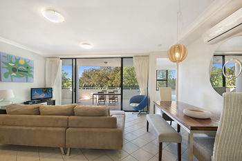 Santorini Twin Waters - Geraldton Accommodation 37