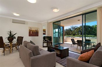 Santorini Twin Waters - Geraldton Accommodation 10