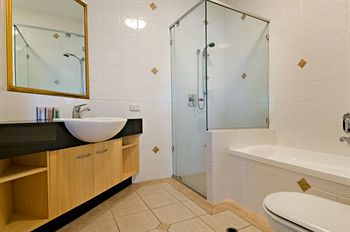 Santorini Twin Waters - Geraldton Accommodation 16